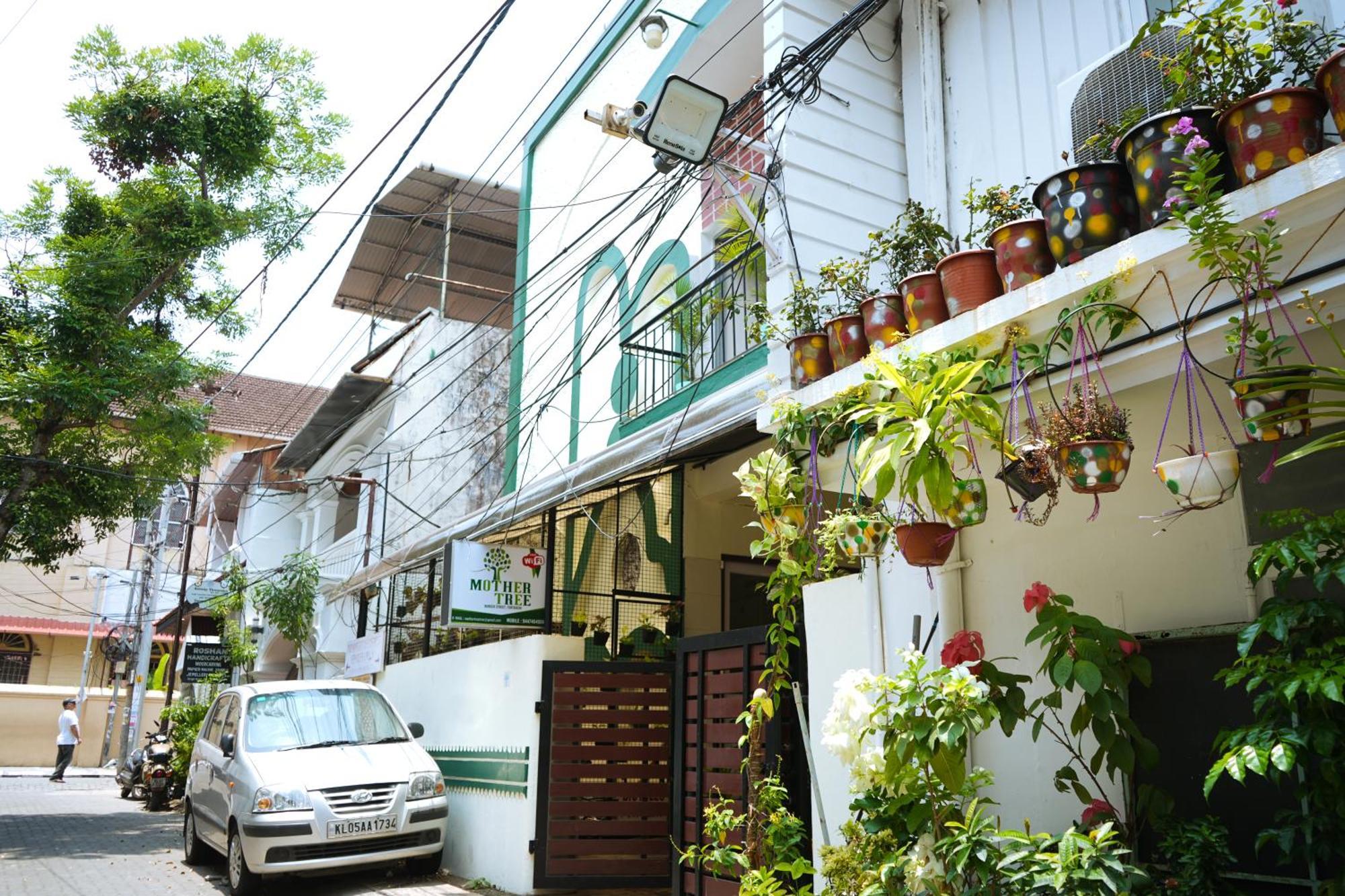 Mother Tree Inn Kochi المظهر الخارجي الصورة