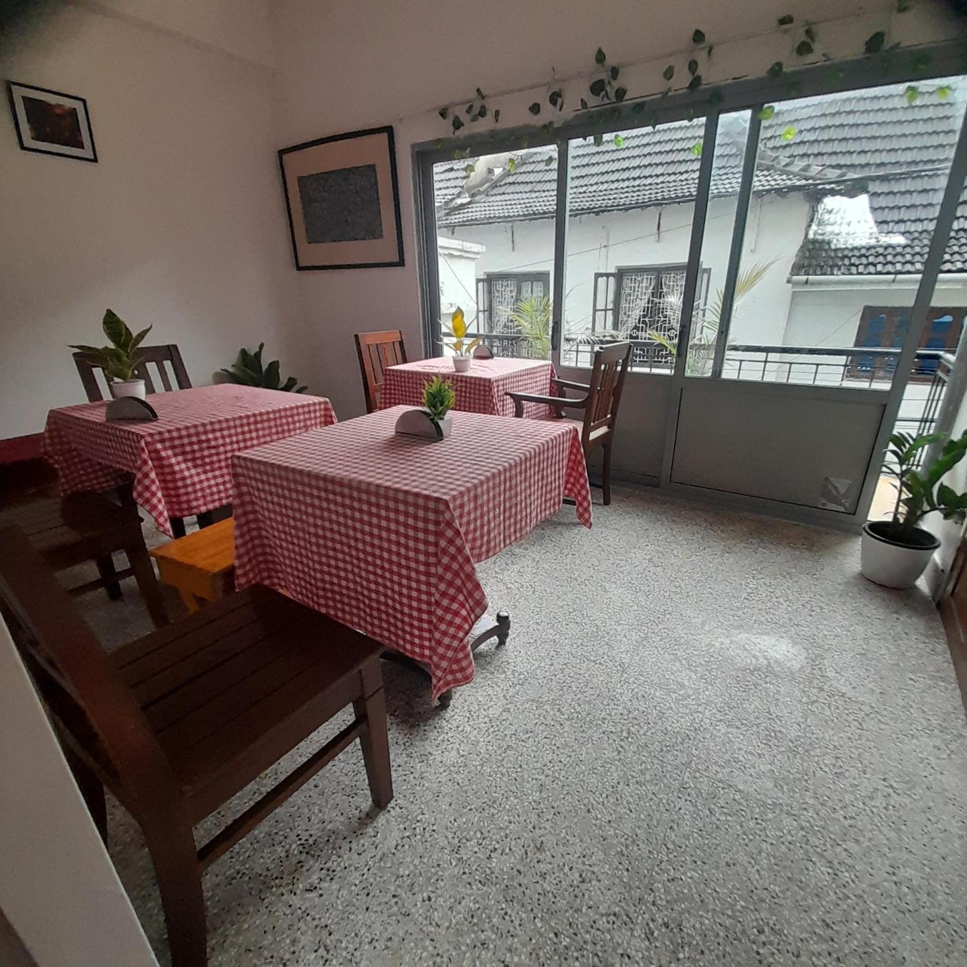 Mother Tree Inn Kochi المظهر الخارجي الصورة
